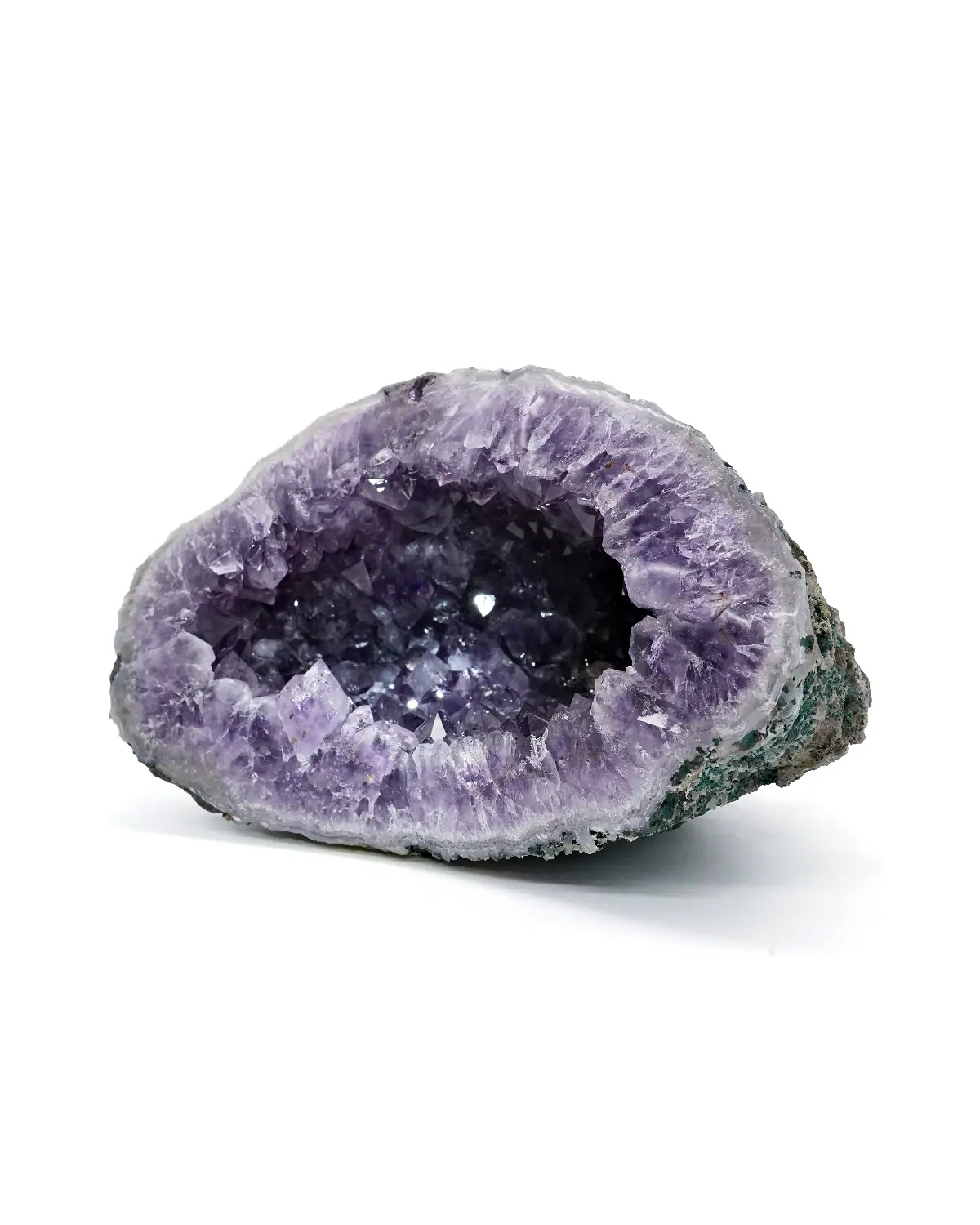 Die lila Amethyst-Geode mit Regenbogenschimmer