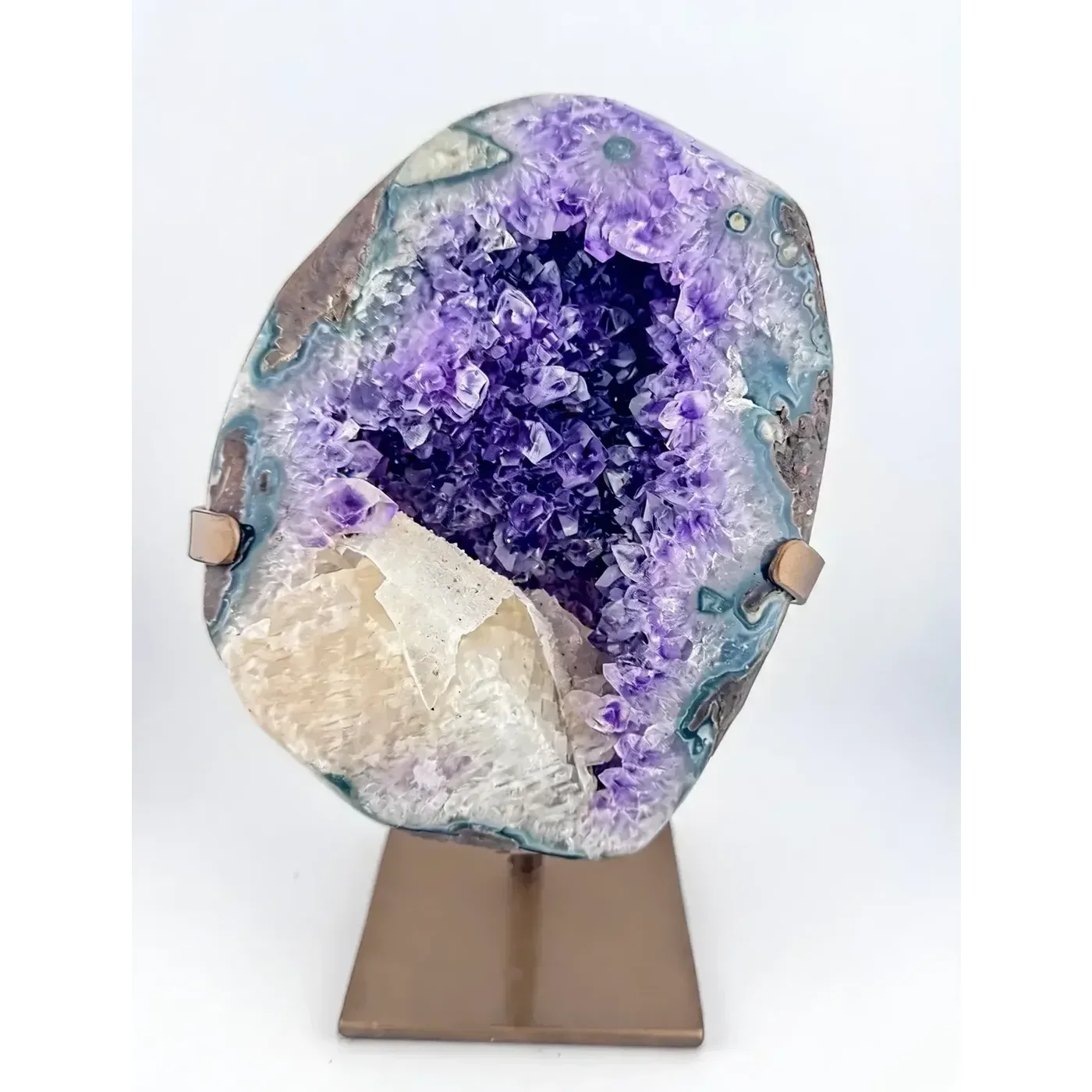 Amethyst mit hellem Calcit und Achatstellen aus Uruguay